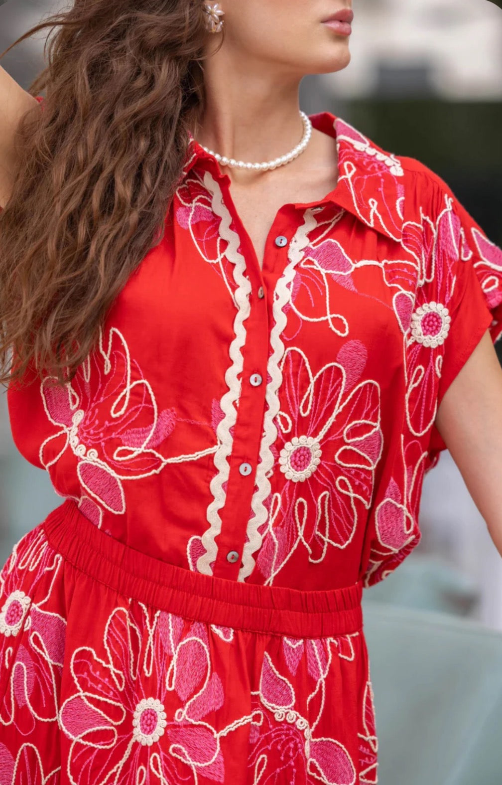 Ensemble chemise et jupe brodée